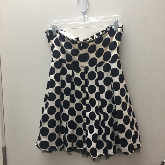 Dresses - Picture 1 of 5